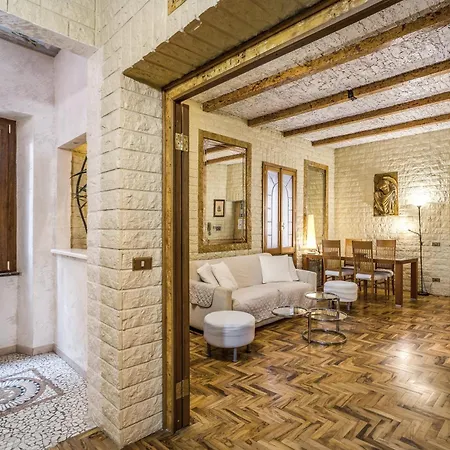 Fontana Di Trevi Charming Cir 15280